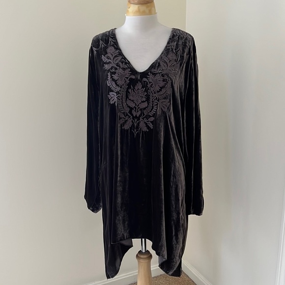 JOHNNY WAS Size XXL velvet asymmetrical tone on tone embroidered top